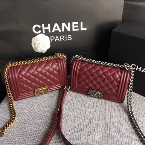 Boy Chanel Flap Umhängetasche Schafsleder A67085 Wein