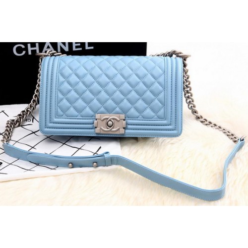 Boy Chanel Flap Umhängetasche Himmelblaues Schafsleder A67086 Silber