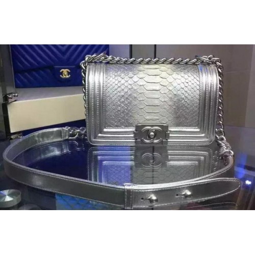 Boy Chanel Flap Umhängetasche Schlangenleder A67085 Silber