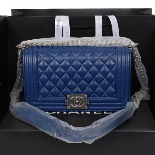 Boy Chanel Flap Umhängetasche aus Schafsleder A58500 Königsblau