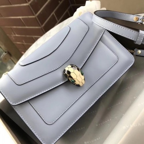 Bvlgari Original Serpenti forever Umhängetasche aus Kalbsleder 97522 Hellblau