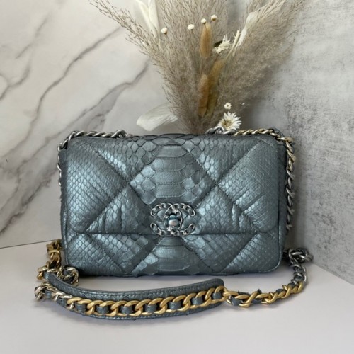 CHANEL 19 Überschlagtasche Original Schlangenhaut-Überschlagtasche AS1160 silber