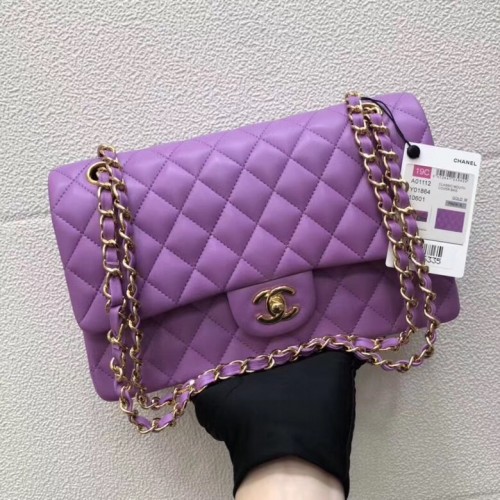 CHANEL Classic Handtasche Lammleder lila 1112 goldfarbenes Metall