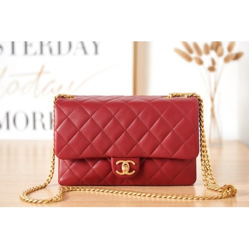 CHANEL FLAP BAG Lammleder goldfarbenes Metall AS3609 rot