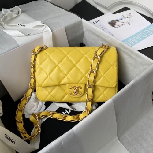 CHANEL Schultertasche Lammleder 2022SS gelb