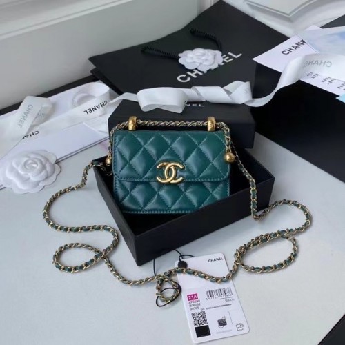 CHANEL Mini-Geldbörse an Kette AP2290 grün