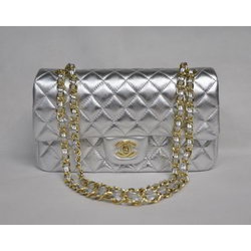 Chanel Classic Flap Bag 1112 Hellsilbernes Leder Goldene Hardware