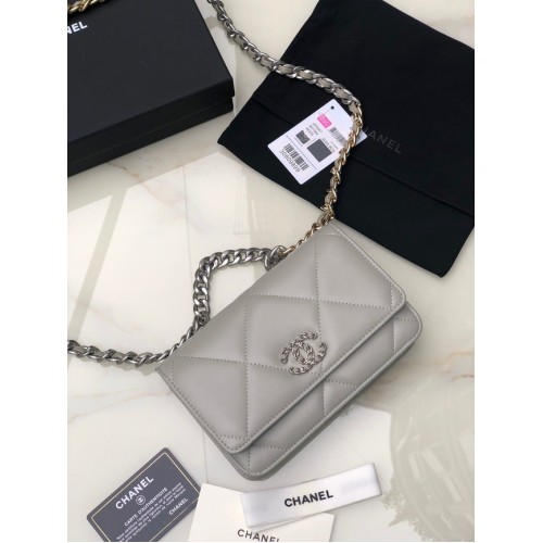 Chanel 19 Classic Sheepskin Leather Chain Wallet AP0957 hellgraues silberfarbenes Metall