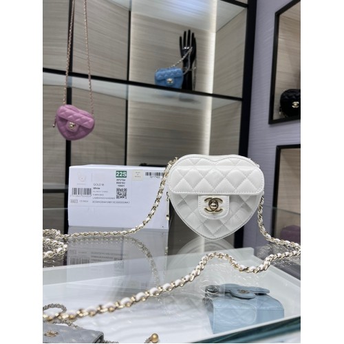 Chanel 2022S Love Heart Mini-Lammleder-Crossbody-Kettentasche AO2784 Weiß