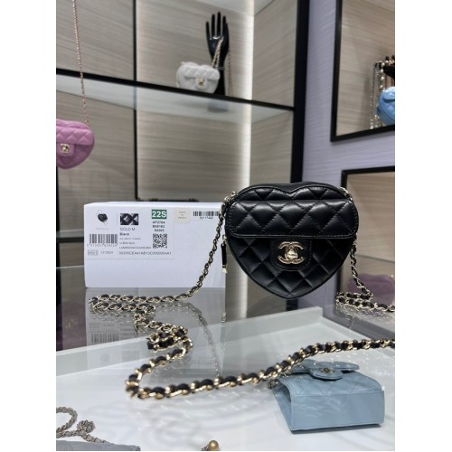 Chanel 2022S Love Heart Mini-Lammleder-Crossbody-Kettentasche AO2784 schwarz