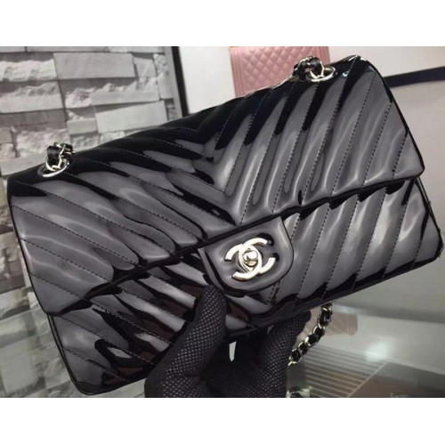 Chanel 2.55 Series Flap Bag Schwarzes Chevron-Lackleder A5023 Silber