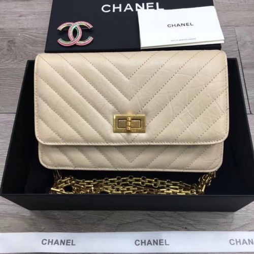 Chanel 2.55 Wallet on Chain A70328 cremeweiß