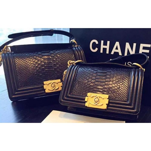 Chanel Boy Flap Umhängetasche Schwarzes Pythonleder A66094 Gold