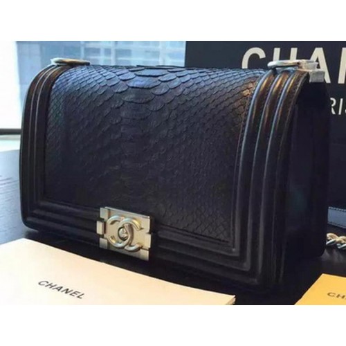 Chanel Boy Flap Umhängetasche Schwarzes Pythonleder A66095 Silber