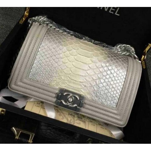 Chanel Boy Flap Umhängetasche Silber Pythonleder A66095 Silber