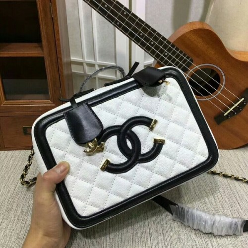 Chanel Kalbsleder Umhängetasche 6070 Weiß