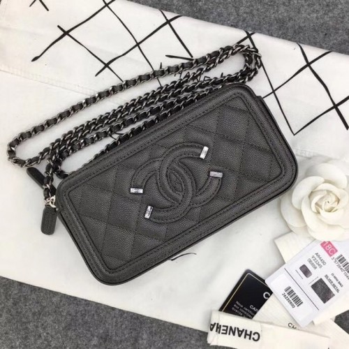 Chanel Classic Clutch mit Kette Genarbtes Kalbsleder silberfarbenes Metall A84450 dunkelgrau