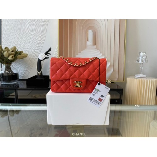 Chanel Classic Flap Bag Original Schafsleder A1116 Leuchtendes Rot und goldfarbenes Metall