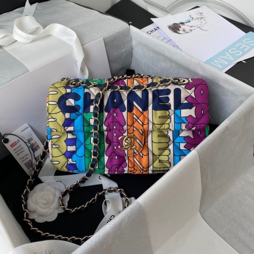 Chanel Farbige Buchstaben Klappentasche AS2897 Rainbow Print