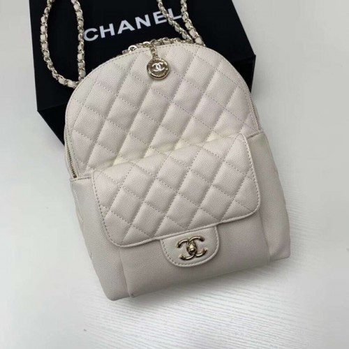 Chanel Rucksack aus genarbtem Kalbsleder in goldfarbenem Metall AS0004 cremeweiß