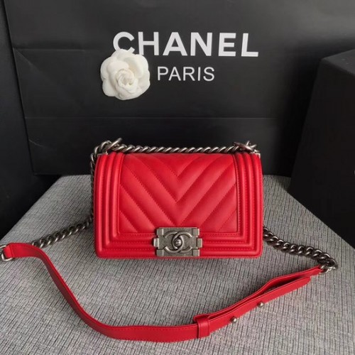 Chanel Le Boy Flap Umhängetasche Original Kalbsleder A67085 Leuchtend rote silberne Schnalle