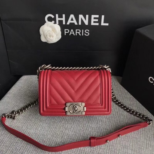 Chanel Le Boy Flap Umhängetasche Original Kalbsleder A67085 tiefrote silberne Schnalle