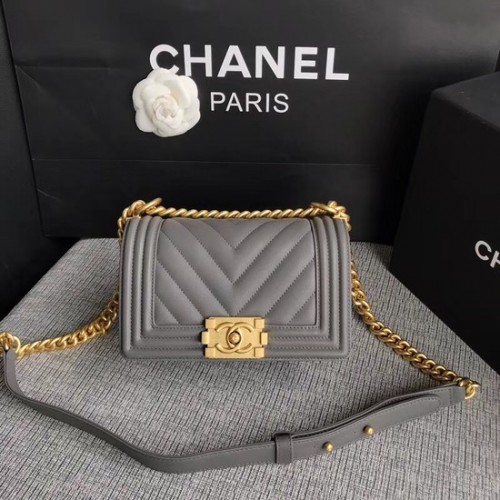 Chanel Le Boy Flap Umhängetasche Original Kalbsleder A67085 graue Goldschnalle