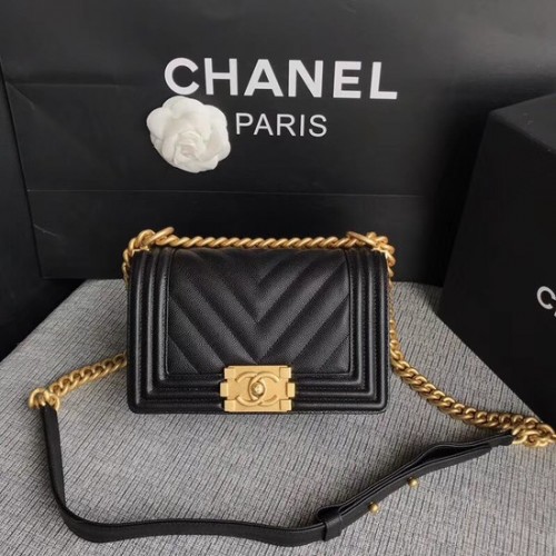Chanel Le Boy Flap Umhängetasche Original Kaviarleder P67085 schwarz Goldschnalle