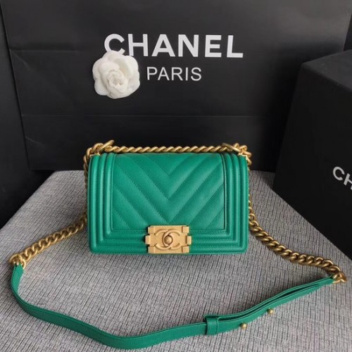 Chanel Le Boy Flap Umhängetasche Original Caviar Leather P67085 grüne Goldschnalle