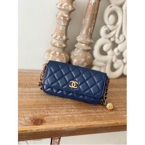 Chanel MINI FLAP BAG Lammleder Goldfarbenes Metall AP81210 BLAU