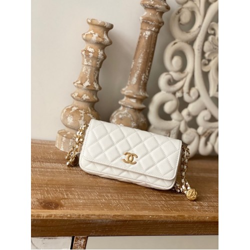 Chanel MINI FLAP BAG Lammleder Goldfarbenes Metall AP81210 WEISS