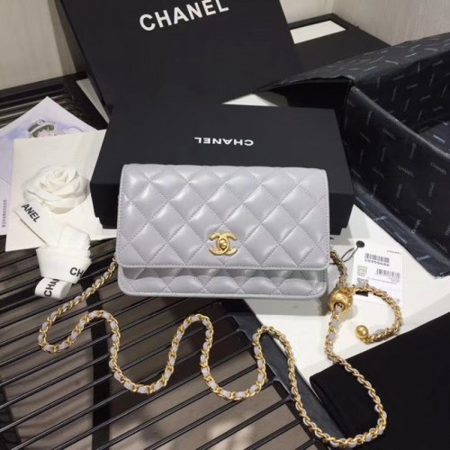 Chanel Original Kleine klassische Lammfell-Überschlagtasche AS33814 hellgrau