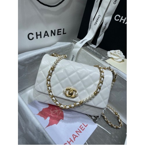 Chanel SMALL FLAP BAG Kalbsleder Imitationsperlen Goldfarbenes Metall AS3001 weiß