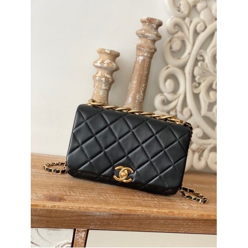 Chanel SMALL FLAP BAG Lammleder Goldfarbenes Metall AS3367 schwarz