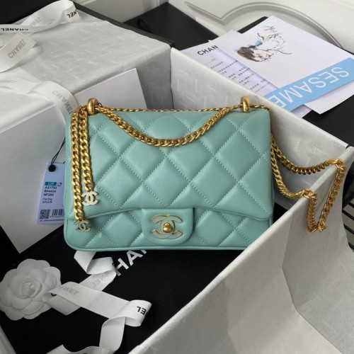 Chanel KLEINE FLAP BAG aus Lammleder AS1793 HIMMELBLAU