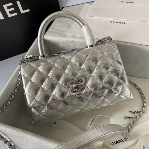 Chanel Kleine Klappentasche mit Griff oben 92990 Silber