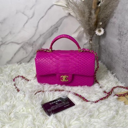 Chanel Mini-Überschlagtasche aus Schlangenhaut mit Griff oben AS2431 PLUM PURPLE