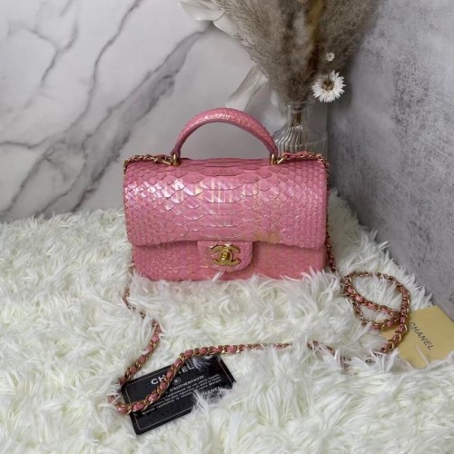Chanel Schlangenhaut-Mini-Klappentasche mit Top-Griff AS2431 Pearlescent Pink