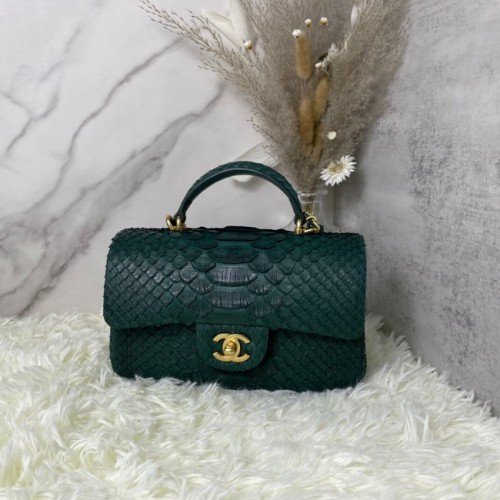 Chanel Mini-Überschlagtasche aus Schlangenhaut mit oberem Griff AS2431 schwarzgrün