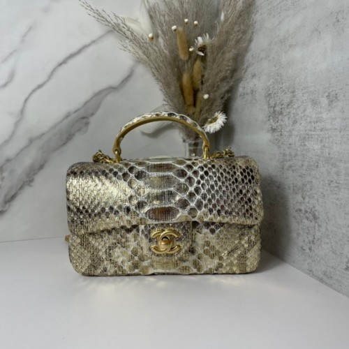 Chanel Mini-Überschlagtasche aus Schlangenhaut mit oberem Griff AS2431 Gold