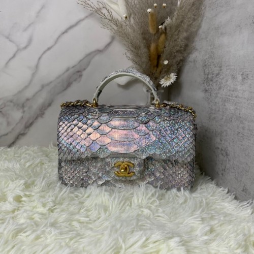 Chanel Mini-Überschlagtasche aus Schlangenhaut mit oberem Griff AS2431 Silber