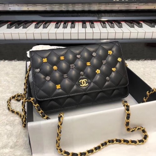 Chanel Geldbörse an Kette Lammleder Goldfarbenes Metall A81618 Schwarz