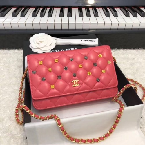 Chanel Geldbörse an Kette Lammleder Goldfarbenes Metall A81618 Rot
