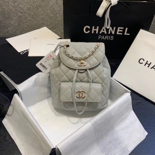 Chanel Rucksack Genarbtes Kalbsleder Goldfarbenes Metall AS1371 Grau