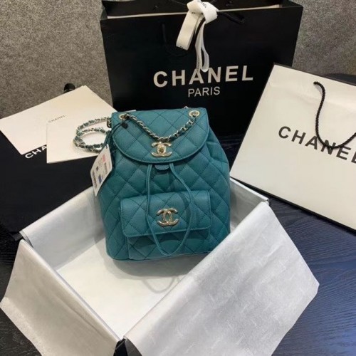 Chanel Rucksack Genarbtes Kalbsleder Goldfarbenes Metall AS1371 Grün