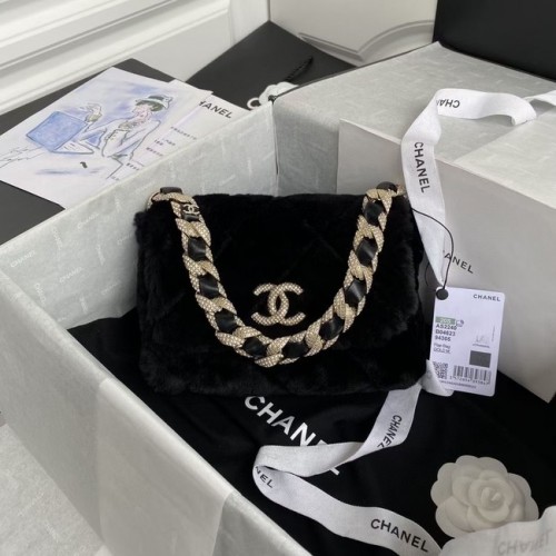 Chanel Überschlagtasche Shearling Lammleder Strass Goldfarbenes Metall AS2240 schwarz