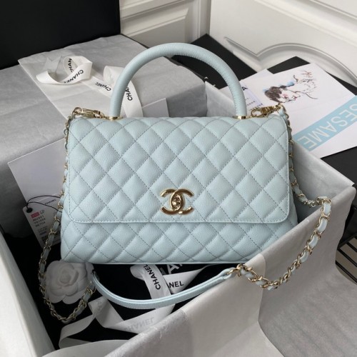 Chanel Klappentasche mit Griff oben Genarbtes Kalbsleder goldfarbenes Metall A92991 hellblau