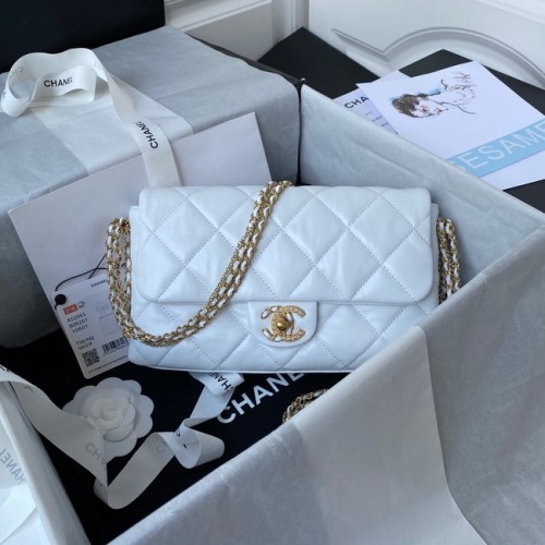 Chanel Lammfell Umhängetasche AS2563 weiß