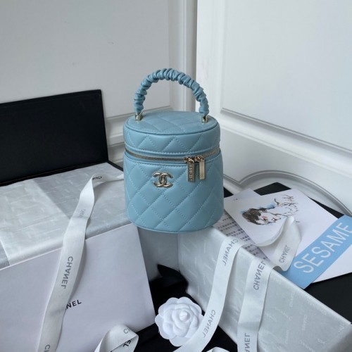 Chanel Lammfell-Henkeltasche AP2730 blau