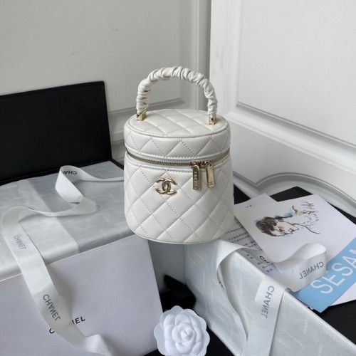 Chanel Tasche aus Lammleder mit Henkel AP2730 weiß
